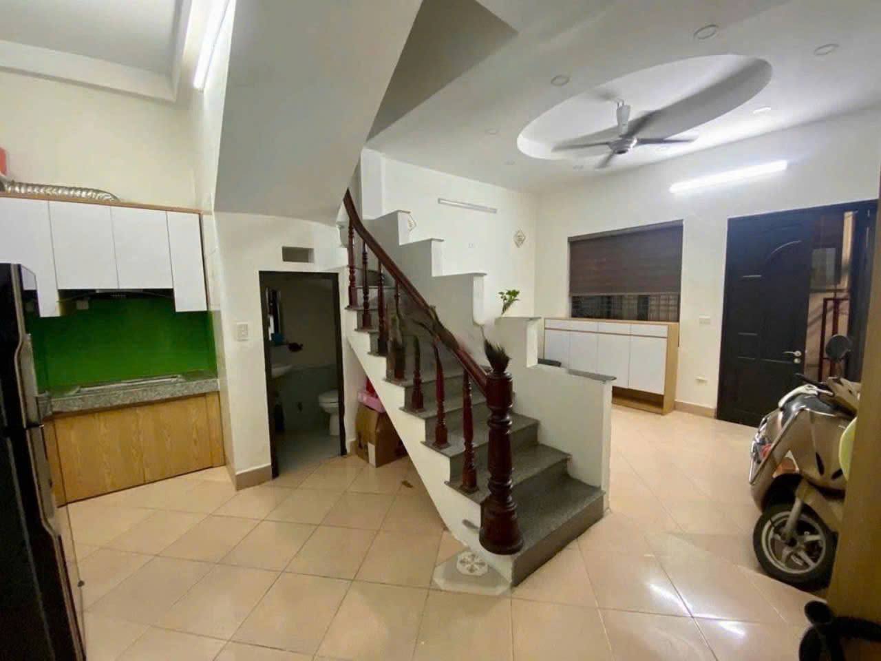 Cho thuê nhà Nguyễn Trãi, Thanh Xuân 4 tầng x 45m2, 4 ngủ, 13 Triệu ở hộ gia đình, Full đồ - Ảnh chính
